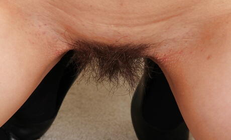 Rangy milf Penelope Patterson in sexy lingery bares tiny tits and jerks off 