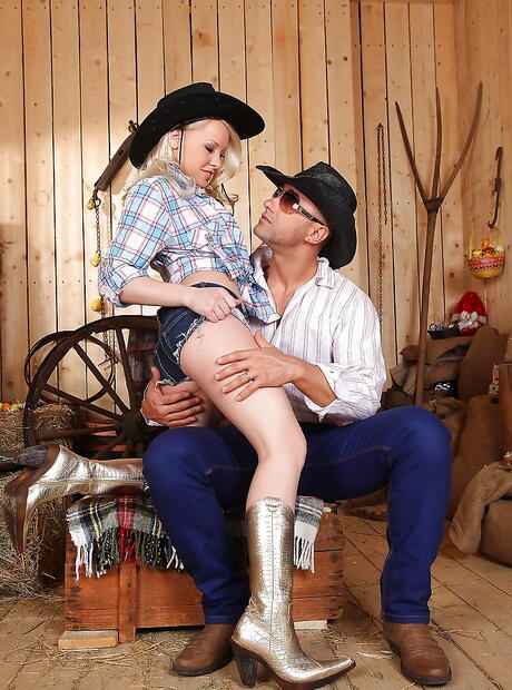 Superb russian Lola Taylor in shorts take in mouth cock 