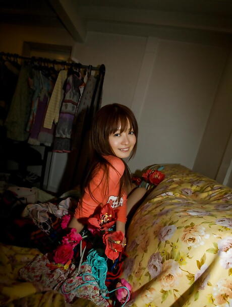 Sexy japanese hottie Rina in erotic gallery